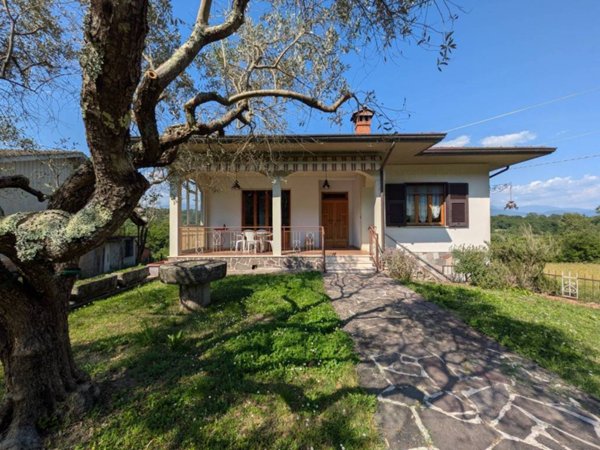 casa indipendente in vendita a Tresana