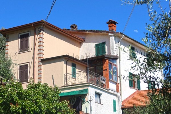 casa indipendente in vendita a Tresana