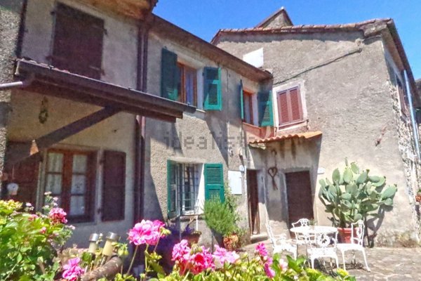 casa indipendente in vendita a Tresana