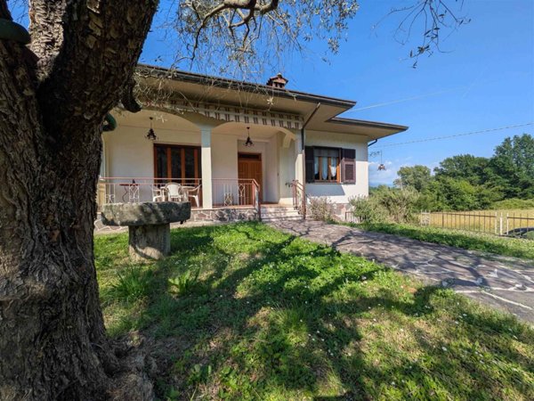 casa indipendente in vendita a Tresana