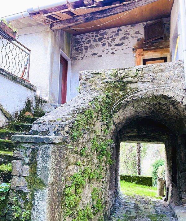 casa indipendente in vendita a Tresana