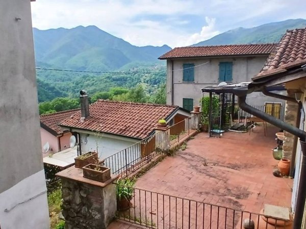 casa indipendente in vendita a Tresana