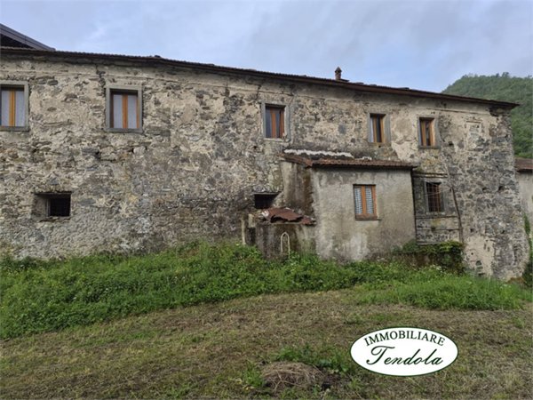 casa indipendente in vendita a Tresana