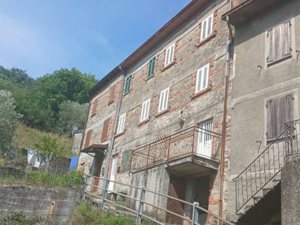 casa indipendente in vendita a Tresana