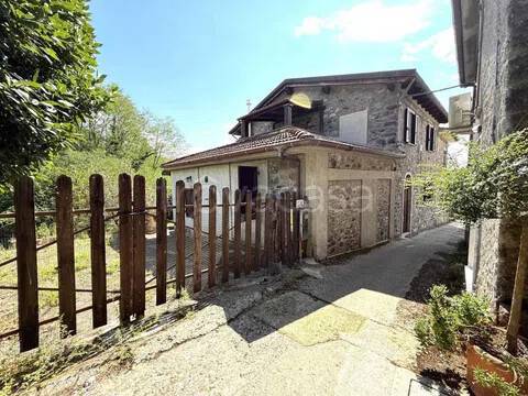 casa indipendente in vendita a Tresana