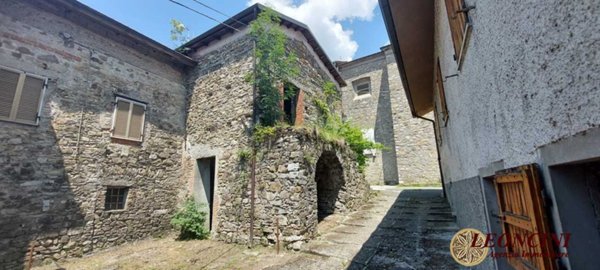 casa indipendente in vendita a Villafranca in Lunigiana in zona Irola