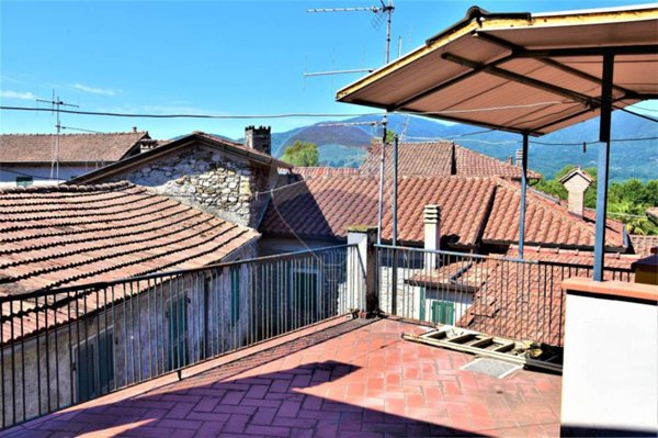 casa semindipendente in vendita a Villafranca in Lunigiana in zona Mocrone
