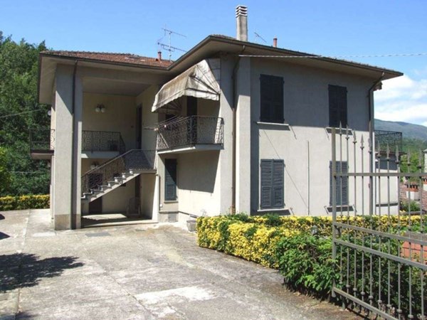 casa indipendente in vendita a Villafranca in Lunigiana