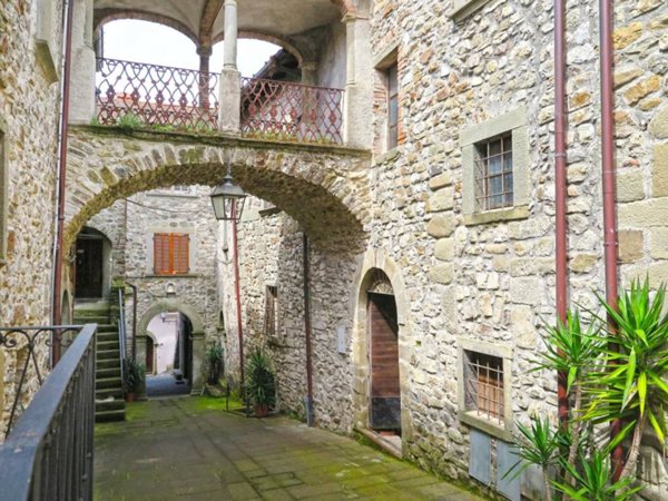 casa indipendente a Villafranca in Lunigiana in zona Malgrate Lunigiana