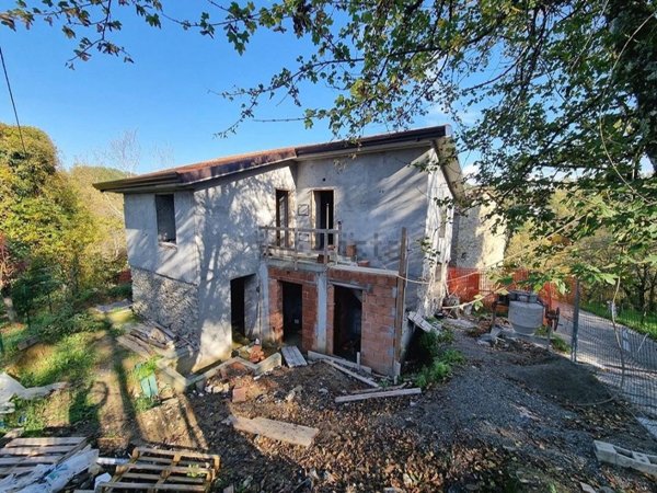 casa indipendente in vendita a Villafranca in Lunigiana
