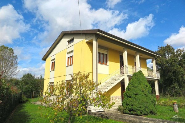 casa indipendente in vendita a Villafranca in Lunigiana