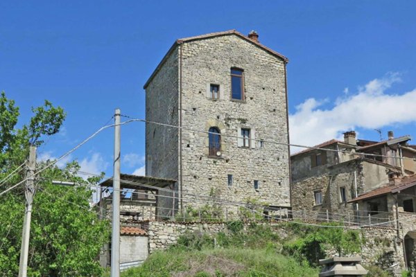 casa indipendente in vendita a Villafranca in Lunigiana