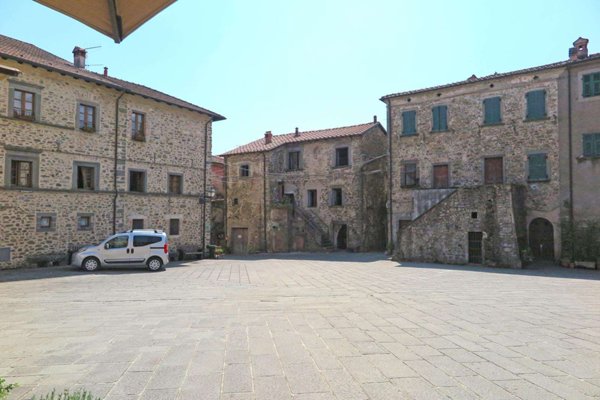 casa indipendente in vendita a Villafranca in Lunigiana