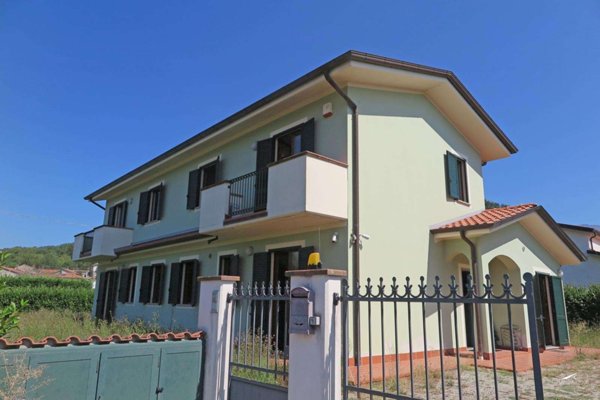 casa indipendente in vendita a Villafranca in Lunigiana
