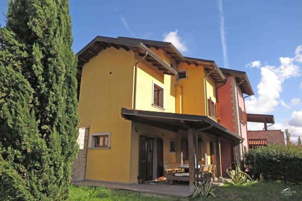 casa indipendente in vendita a Villafranca in Lunigiana