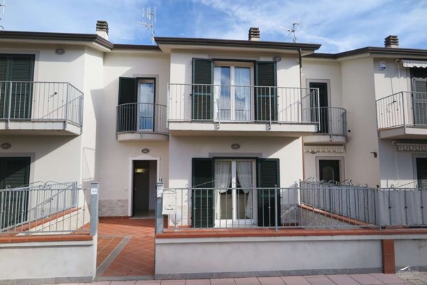 casa indipendente in vendita a Villafranca in Lunigiana