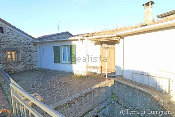 casa indipendente in vendita a Villafranca in Lunigiana