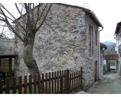 casa indipendente in vendita a Villafranca in Lunigiana in zona Fornoli