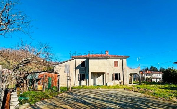 casa indipendente in vendita a Villafranca in Lunigiana