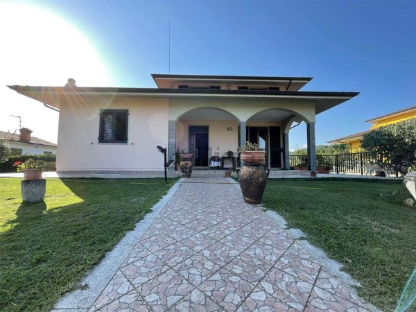 casa indipendente in vendita a Villafranca in Lunigiana