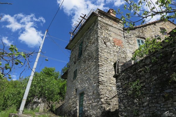 casa indipendente in vendita a Villafranca in Lunigiana