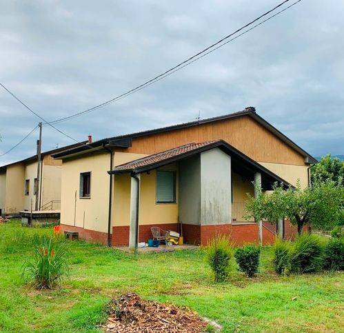 casa indipendente in vendita a Villafranca in Lunigiana