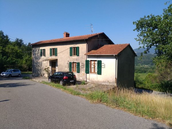 casa indipendente in vendita a Villafranca in Lunigiana in zona Fornoli