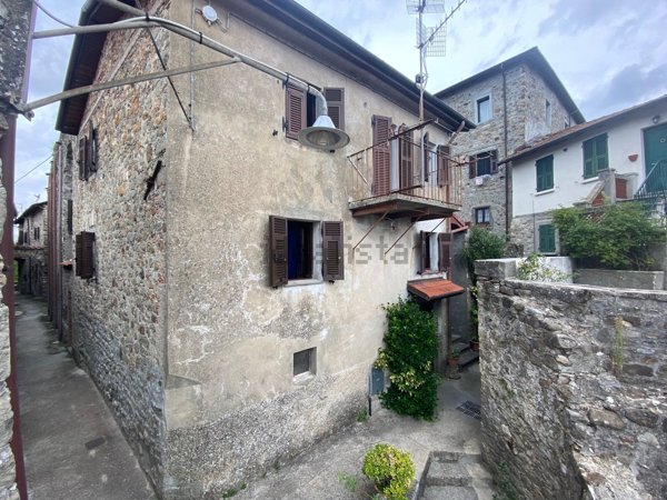 casa indipendente in vendita a Villafranca in Lunigiana