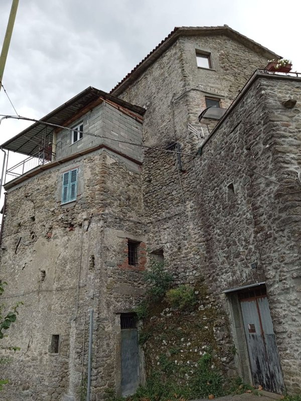 casa indipendente in vendita a Villafranca in Lunigiana