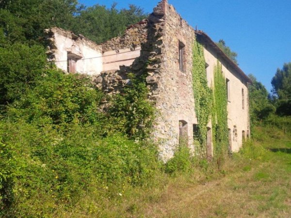 casa indipendente in vendita a Villafranca in Lunigiana
