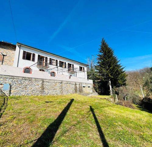 casa indipendente in vendita a Villafranca in Lunigiana