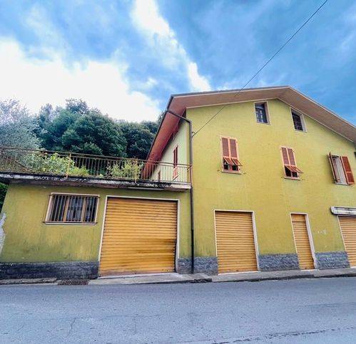 casa indipendente in vendita a Villafranca in Lunigiana