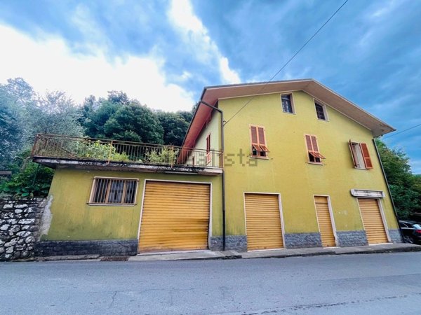 casa indipendente in vendita a Villafranca in Lunigiana