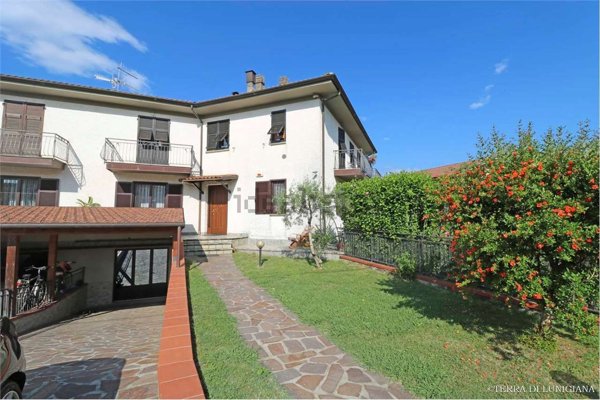casa indipendente in vendita a Villafranca in Lunigiana