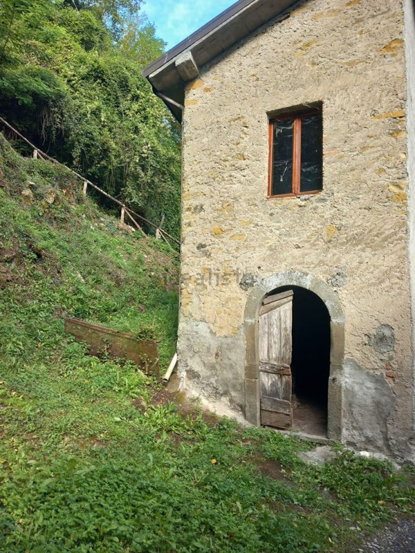 casa indipendente in vendita a Villafranca in Lunigiana in zona Fornoli