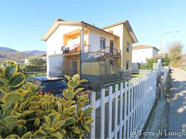 casa indipendente in vendita a Villafranca in Lunigiana