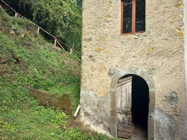 casa indipendente in vendita a Villafranca in Lunigiana in zona Fornoli