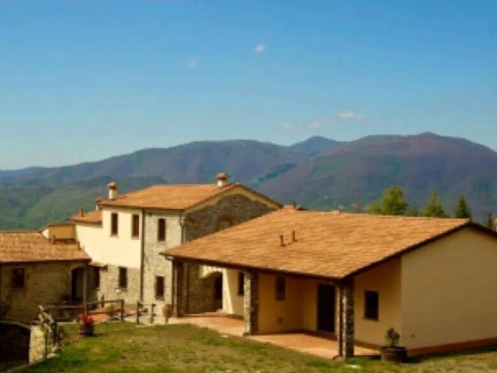 casa indipendente in vendita a Villafranca in Lunigiana