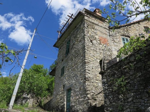 casa indipendente in vendita a Villafranca in Lunigiana