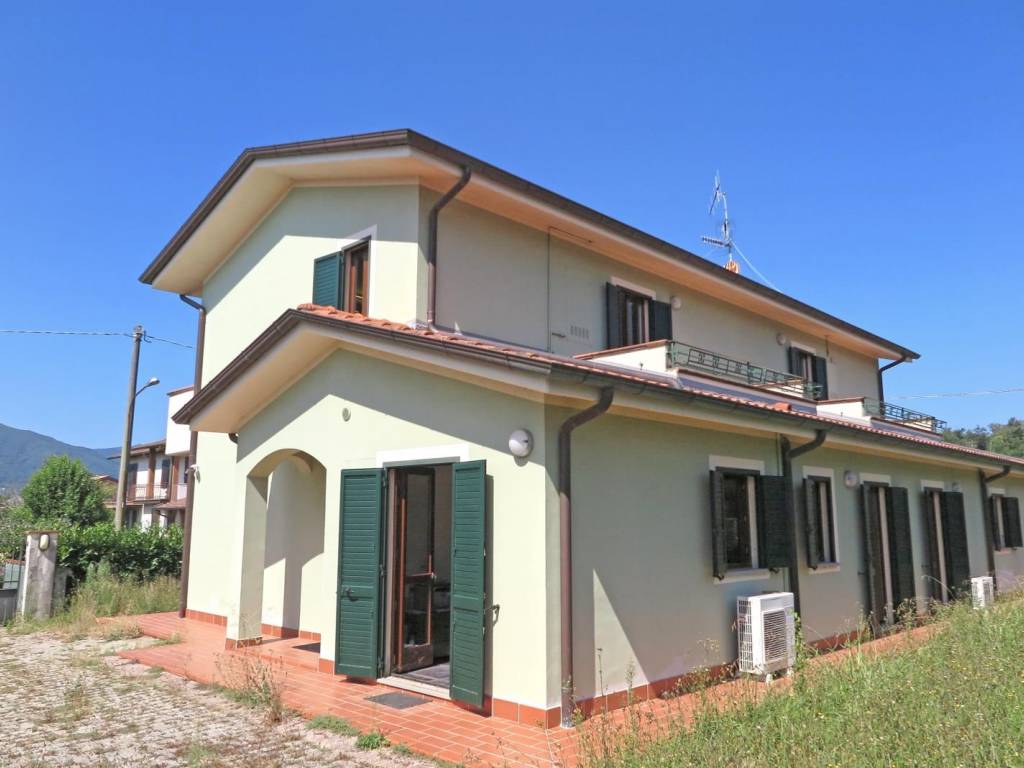 casa indipendente in vendita a Villafranca in Lunigiana in zona Mocrone