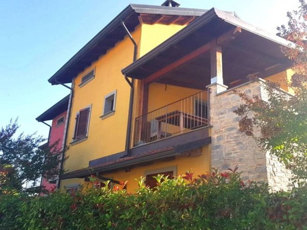 casa indipendente in vendita a Villafranca in Lunigiana