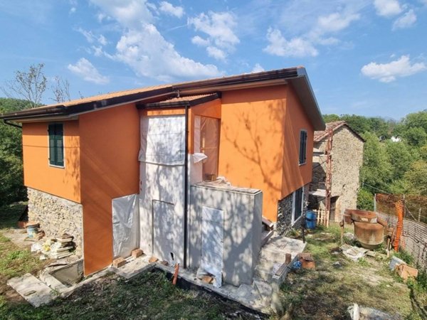 casa indipendente in vendita a Villafranca in Lunigiana in zona Fornoli
