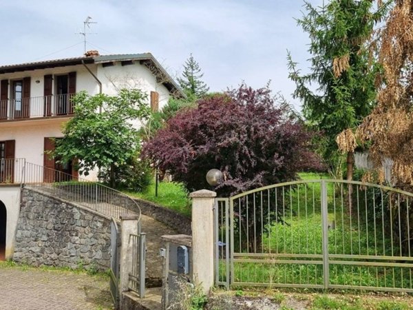 casa indipendente in vendita a Villafranca in Lunigiana in zona Fornoli