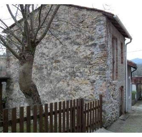 casa indipendente in vendita a Villafranca in Lunigiana in zona Fornoli