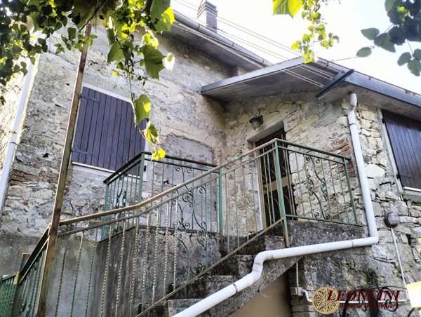 appartamento in vendita a Villafranca in Lunigiana in zona Irola