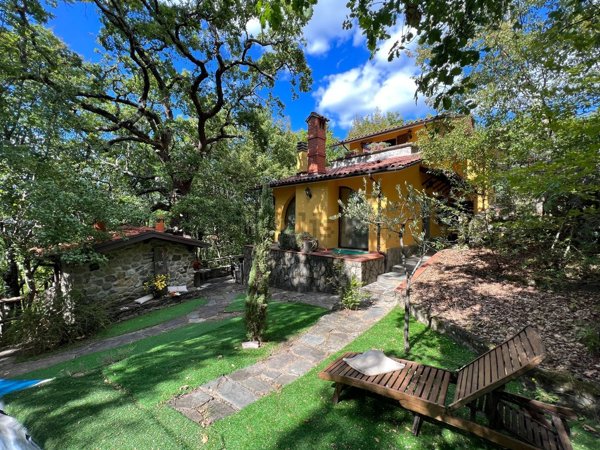 casa indipendente in vendita a Villafranca in Lunigiana