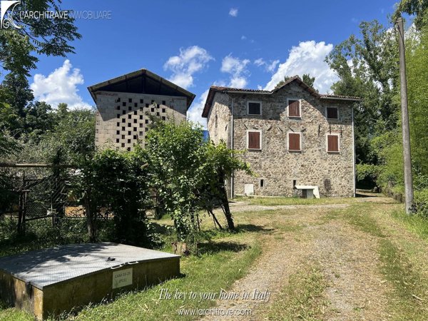 casa indipendente in vendita a Villafranca in Lunigiana