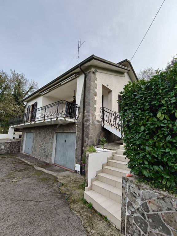 casa indipendente in vendita a Villafranca in Lunigiana