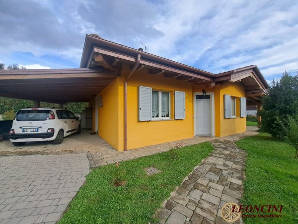 casa indipendente in vendita a Villafranca in Lunigiana