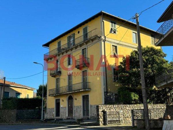 locale commerciale in vendita a Villafranca in Lunigiana